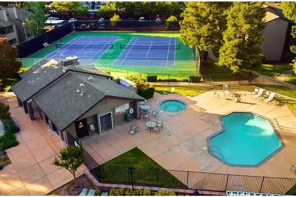 3715 TALLYHO DR 102