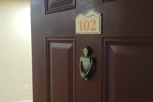 3715 TALLYHO DR 102