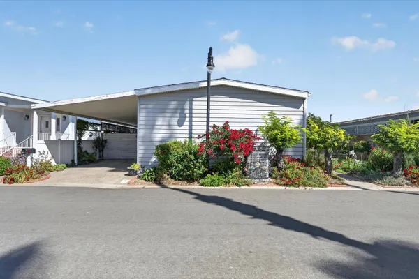125 OXBOW MARINA DR