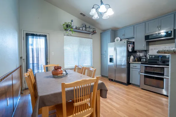 1089 LA MESA ST