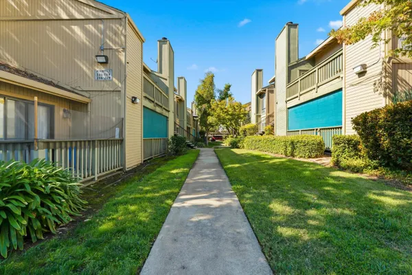 3939 MADISON AVE 220