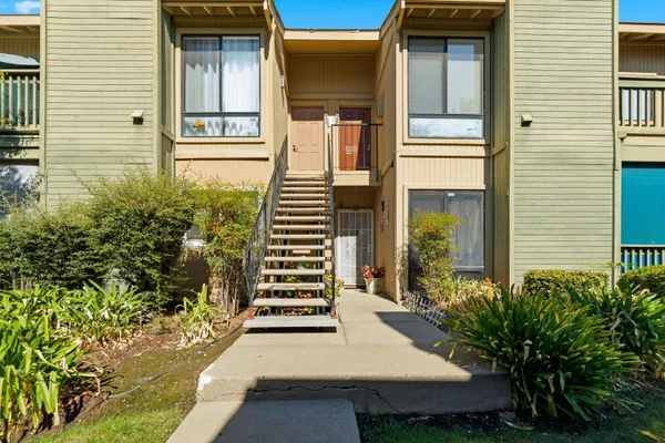 3939 MADISON AVE 220