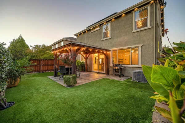 6136 MEHRTEN CIR