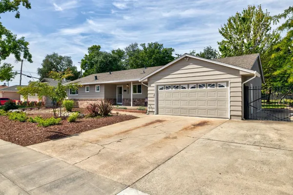 6942 S LAND PARK DR