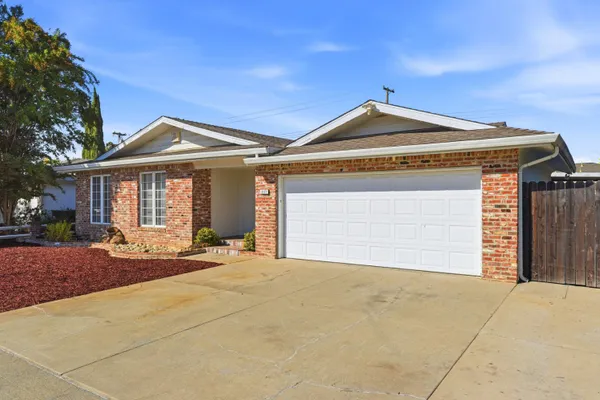 2127 TRACY PL