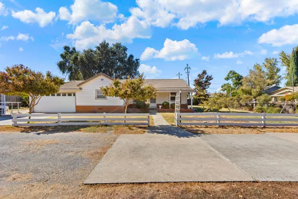1346 E GUM AVE