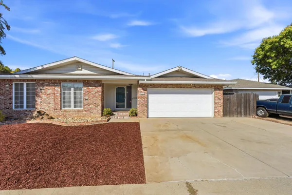 2127 TRACY PL