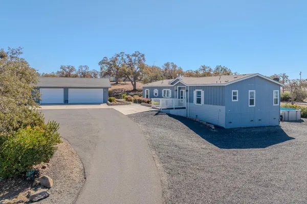 13581 HOYITO CIR