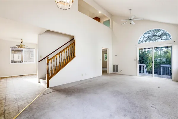211 FAIRMONT DR