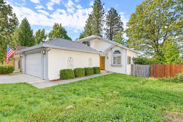 211 FAIRMONT DR