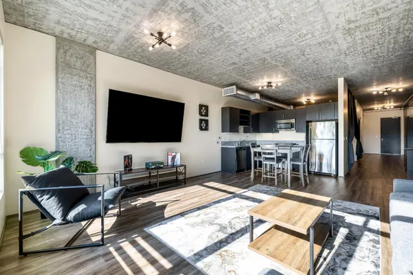 1818 L ST 407
