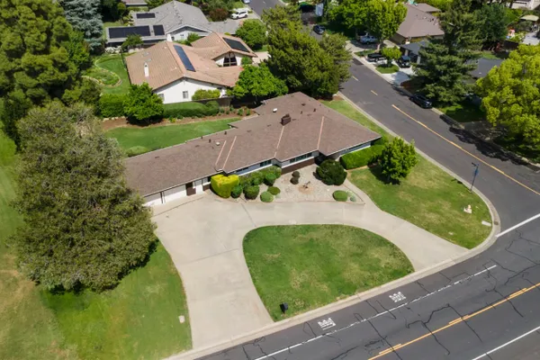 44098 COUNTRY CLUB DR
