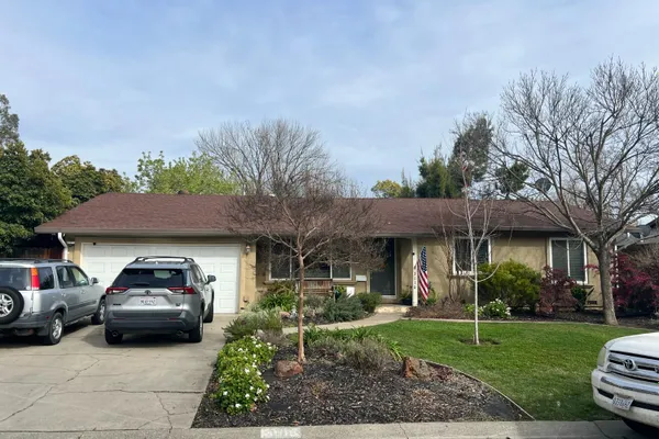 3016 SANDHURST CT
