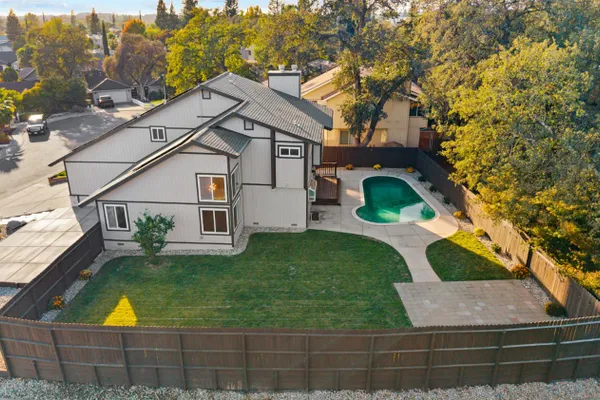 5810 ELMWOOD CT