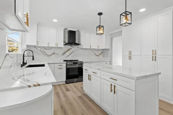 5810 ELMWOOD CT