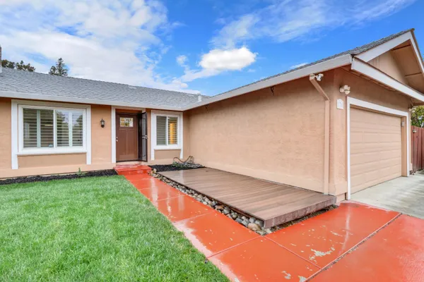 176 GUNNISON AVE