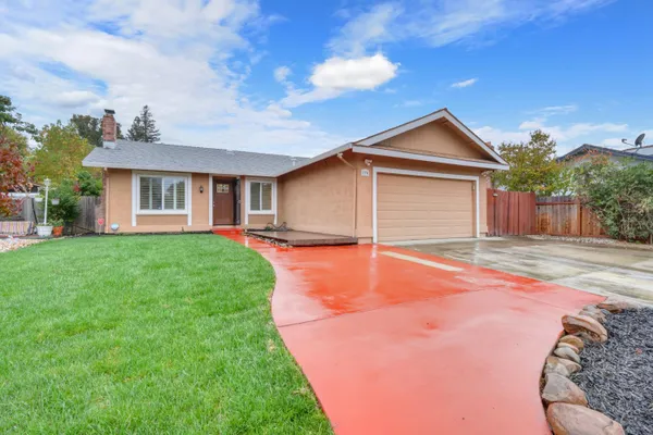 176 GUNNISON AVE