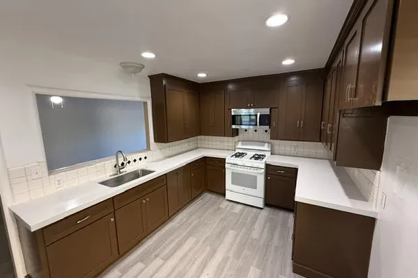1212 KERN ST