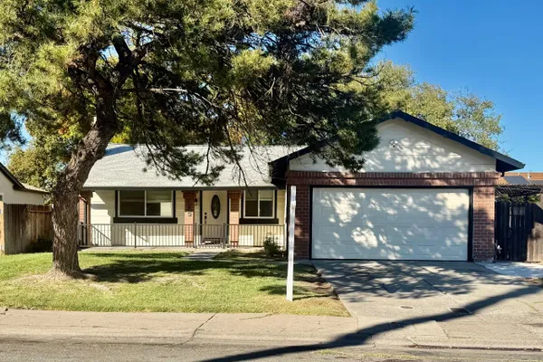 145 GUNNISON AVE
