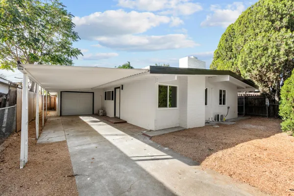 816 HARDY DR