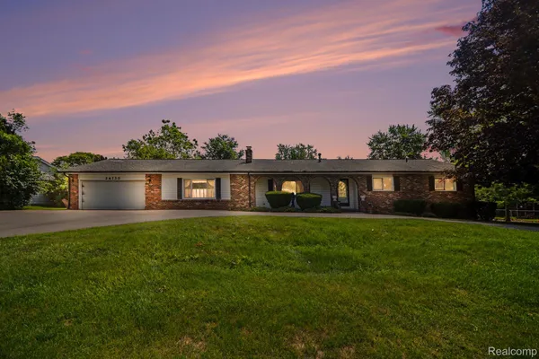 24730 CREEKSIDE DR