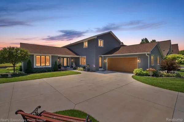 2900 WOODSTOCK CIR