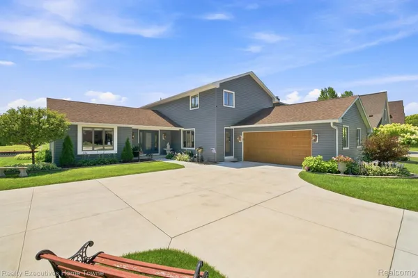2900 WOODSTOCK CIR