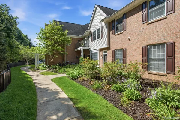 3086 KNEELAND CIR