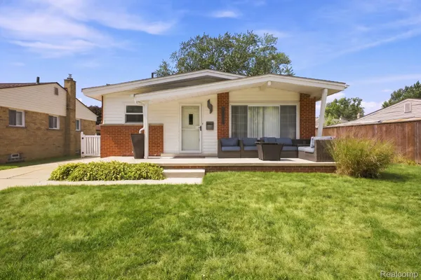 1333 N SELFRIDGE BLVD