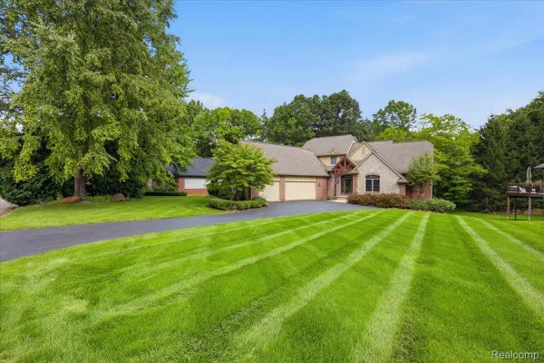 9688 KINGSTON POINTE DR