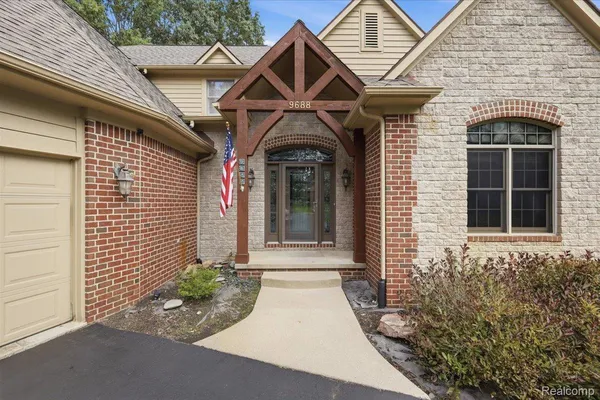 9688 KINGSTON POINTE DR