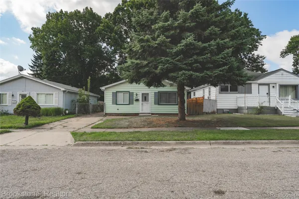 110 E CORNELL AVE