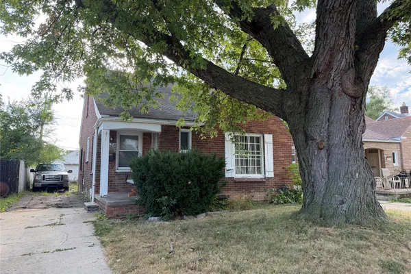 8674 GRANDVILLE AVE