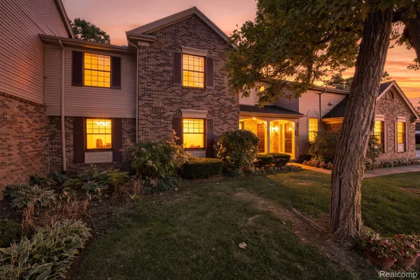 29690 PINE RIDGE CIR