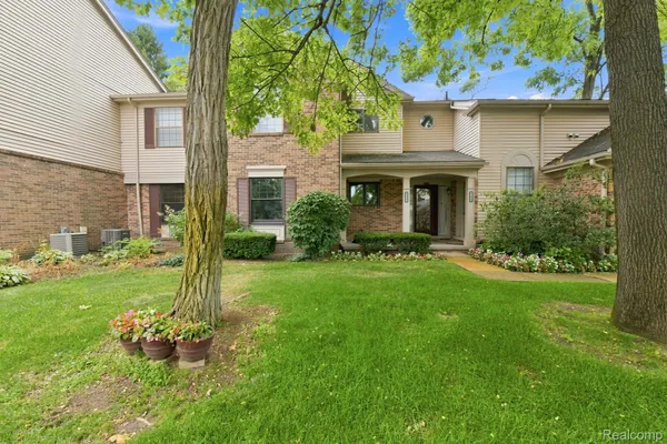 29690 PINE RIDGE CIR