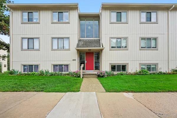 1683 RIVERSIDE DR 2