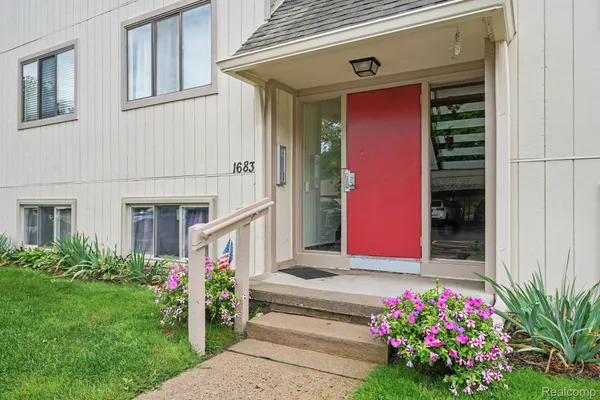 1683 RIVERSIDE DR 2