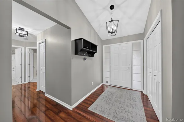 4240 SHERWOOD CIR