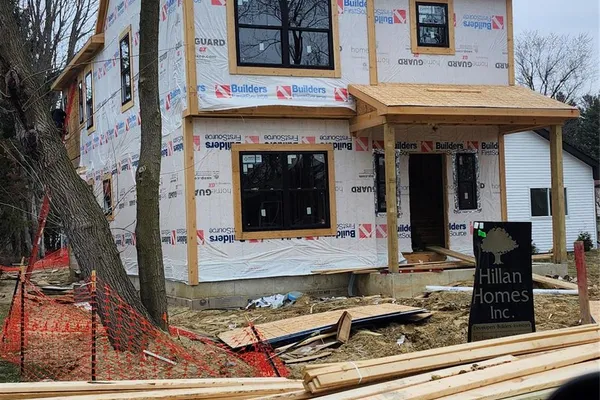 2700 VENDOME AVE