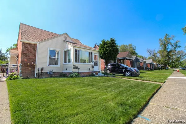 8411 GRANDVILLE AVE