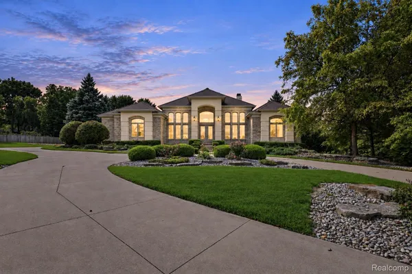 2566 LAKESIDE CT