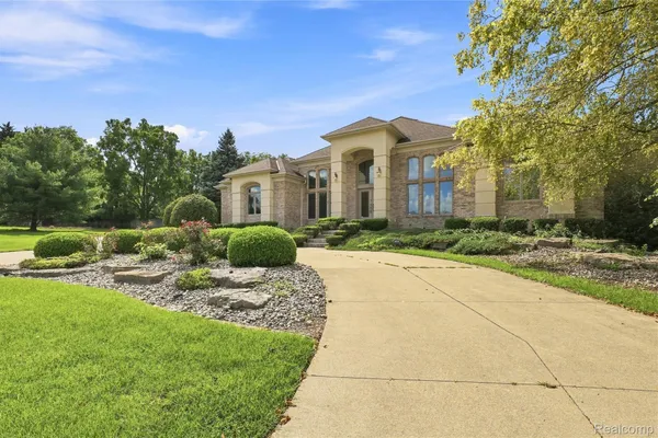 2566 LAKESIDE CT