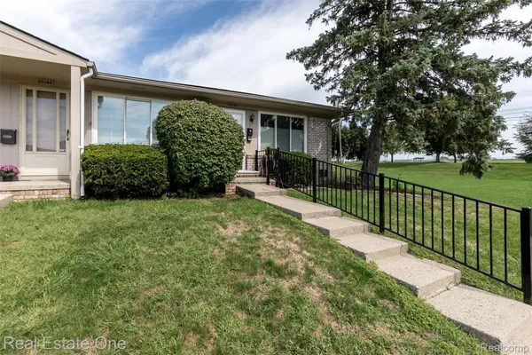 25142 FRANKLIN TER 8