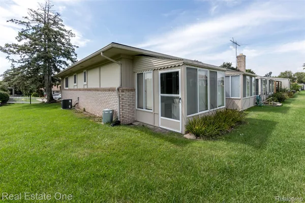 25142 FRANKLIN TER 8