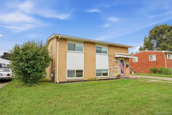 33929 WARREN RD