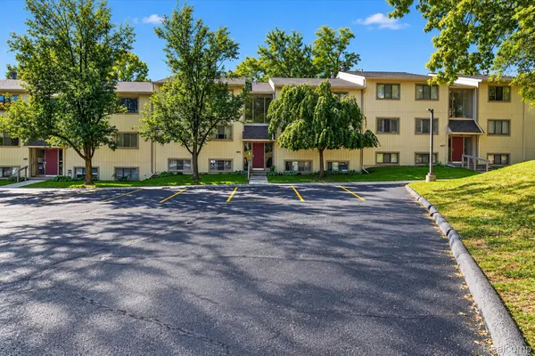 1695 RIVERSIDE DR 7