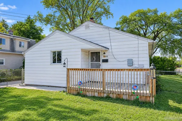 32004 CHEBOYGAN CT