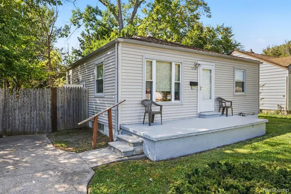 1224 NORTHWOOD DR