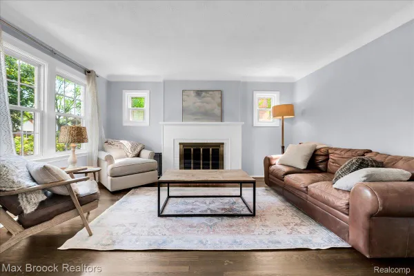 4151 ARLINGTON DR