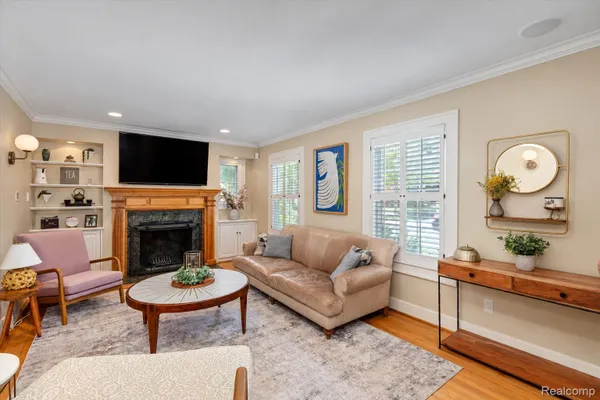 1208 VILLA RD